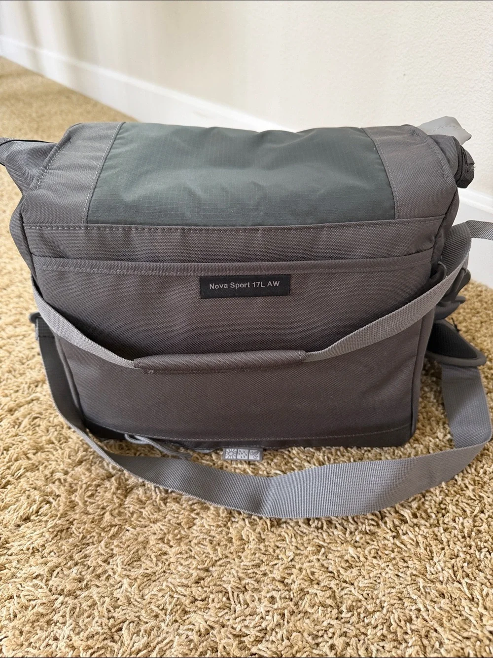 LOWEPRO Nova Sport 17L AW Camera Bag - Gray